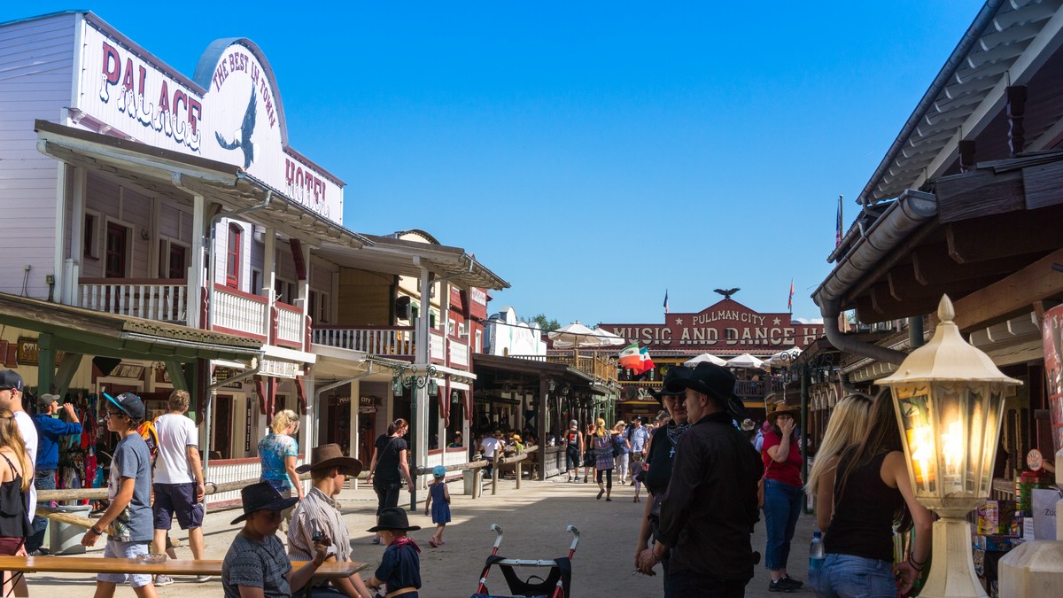 O Fotomagazin / Pullman City 2016